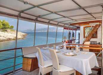 Chartern Sie motorboot in Matejuska port - Barbara