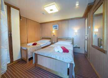 Chartern Sie motorboot in Matejuska port - Barbara