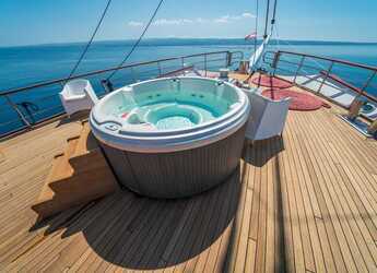 Chartern Sie motorboot in Matejuska port - Barbara