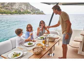 Alquilar catamarán a motor en Porto Capo d'Orlando Marina - Prestige M48