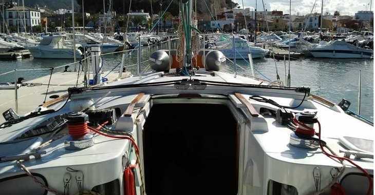 Rent a sailboat in Real club Nautico Denia - Beneteau Oceanis 440