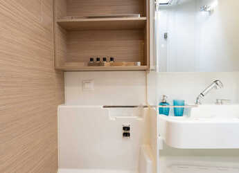 Alquilar catamarán en Split West Harbour - Lagoon 43