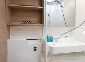 Alquilar catamarán en Split West Harbour - Lagoon 43