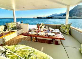 Alquilar catamarán a motor en Naviera Balear - Ocean Beast 65