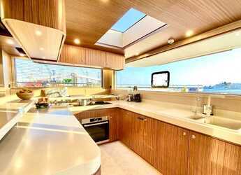 Alquilar catamarán a motor en Naviera Balear - Ocean Beast 65