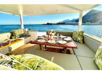 Alquilar catamarán a motor en Naviera Balear - Ocean Beast 65