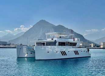 Alquilar catamarán a motor en Naviera Balear - Ocean Beast 65