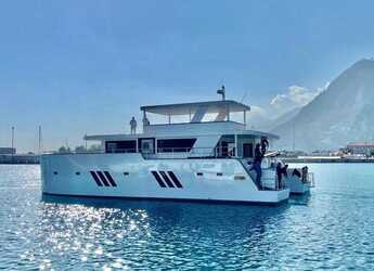 Alquilar catamarán a motor en Naviera Balear - Ocean Beast 65