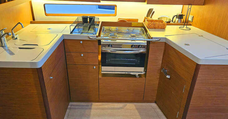 Rent a sailboat in Albatros Marina - Oceanis 40.1