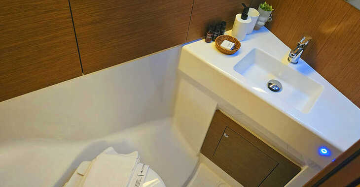 Rent a sailboat in Albatros Marina - Oceanis 40.1