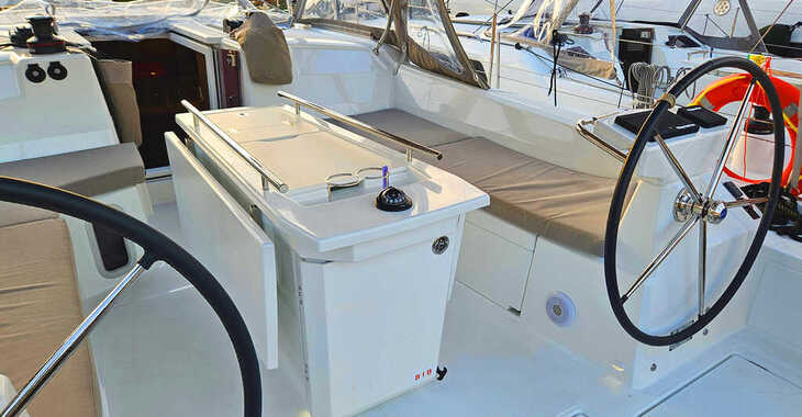 Rent a sailboat in Albatros Marina - Oceanis 40.1