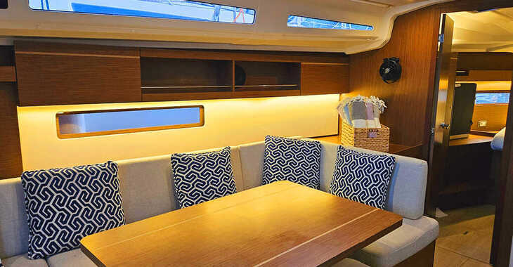 Rent a sailboat in Albatros Marina - Oceanis 40.1