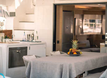 Louer catamaran à Cala dei Sardi - Lagoon 55