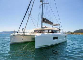 Louer catamaran à Cala dei Sardi - Lagoon 43