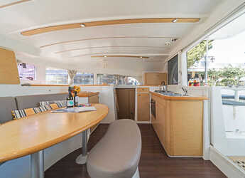 Alquilar catamarán en Kavala - Marina Perigialiou - Lagoon 380