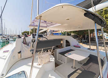 Alquilar catamarán en Kavala - Marina Perigialiou - Lagoon 380