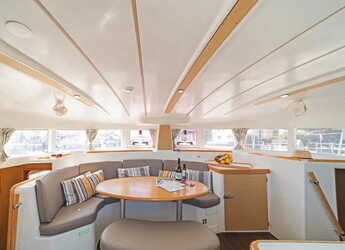 Alquilar catamarán en Kavala - Marina Perigialiou - Lagoon 380