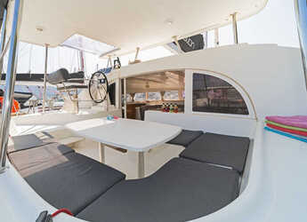 Alquilar catamarán en Kavala - Marina Perigialiou - Lagoon 380