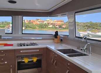 Louer catamaran à Punta Nuraghe - Bali 4.4 - 4 + 1 cab.