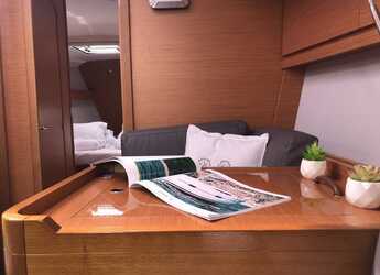 Alquilar velero en Punta Nuraghe - Dufour 412