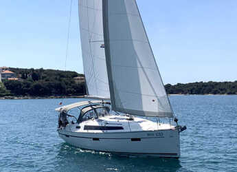 Chartern Sie segelboot in Veruda - Bavaria Cruiser 37 - 3 cab.