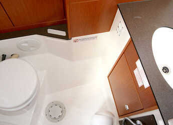 Chartern Sie segelboot in Veruda - Bavaria Cruiser 37 - 3 cab.