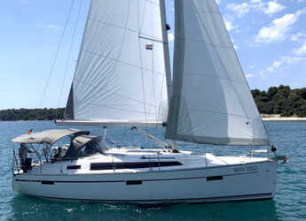 Chartern Sie segelboot in Veruda - Bavaria Cruiser 37 - 3 cab.