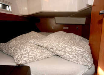 Chartern Sie segelboot in Veruda - Bavaria Cruiser 37 - 3 cab.