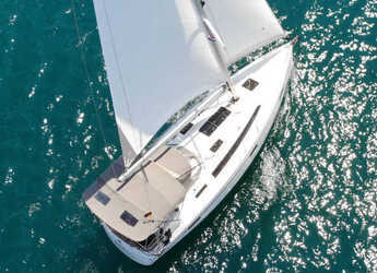 Chartern Sie segelboot in Veruda - Bavaria Cruiser 37 - 3 cab.