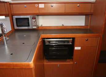 Chartern Sie segelboot in Veruda - Bavaria Cruiser 37 - 3 cab.