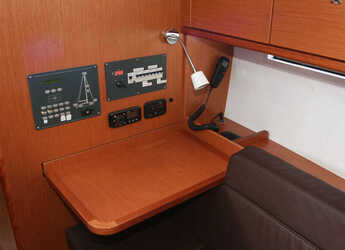 Chartern Sie segelboot in Veruda - Bavaria Cruiser 37 - 3 cab.