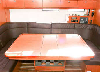 Chartern Sie segelboot in Veruda - Bavaria Cruiser 46 - 4 cab.