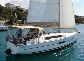 Chartern Sie segelboot in Veruda - Dufour 382 GL
