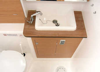 Chartern Sie segelboot in Veruda - Dufour 382 GL