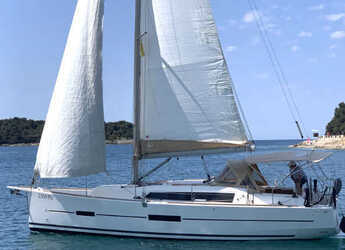 Chartern Sie segelboot in Veruda - Dufour 382 GL