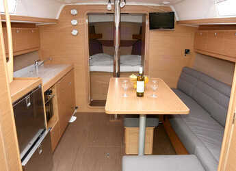 Chartern Sie segelboot in Veruda - Dufour 382 GL