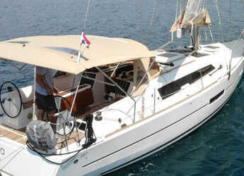 Chartern Sie segelboot in Veruda - Dufour 382 GL