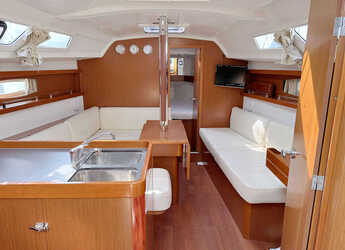 Chartern Sie segelboot in Veruda - Oceanis 34.2