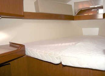 Chartern Sie segelboot in Veruda - Oceanis 34.2