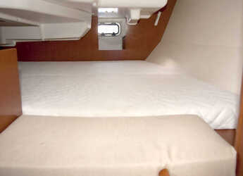 Chartern Sie segelboot in Veruda - Oceanis 34.2