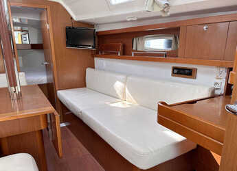 Chartern Sie segelboot in Veruda - Oceanis 34.2