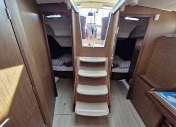 Chartern Sie segelboot in Veruda - Oceanis 37.1