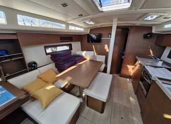 Chartern Sie segelboot in Veruda - Oceanis 37.1