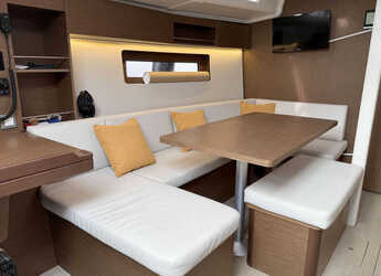 Chartern Sie segelboot in Veruda - Oceanis 37.1