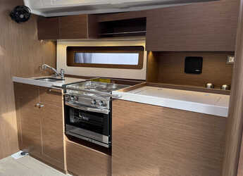 Chartern Sie segelboot in Veruda - Oceanis 37.1