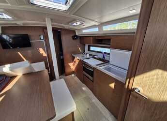 Chartern Sie segelboot in Veruda - Oceanis 37.1