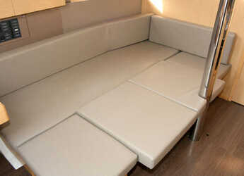 Chartern Sie segelboot in Veruda - Oceanis 38 - 3 cab.