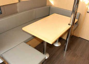 Chartern Sie segelboot in Veruda - Oceanis 38 - 3 cab.