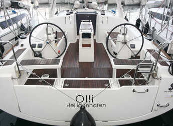 Chartern Sie segelboot in Veruda - Oceanis 38 - 3 cab.