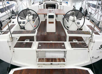 Chartern Sie segelboot in Veruda - Oceanis 38 - 3 cab.